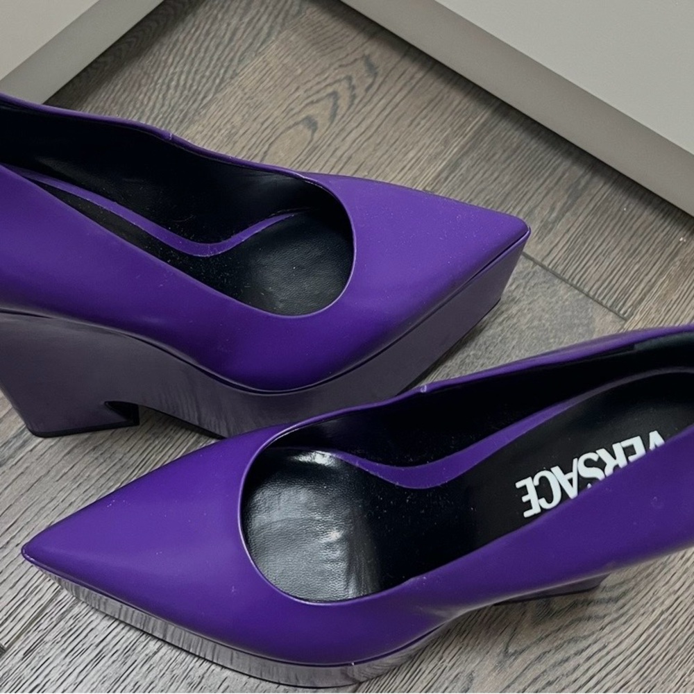 Authentic Versace Tempest leather platform pumps - Picture 2 of 6